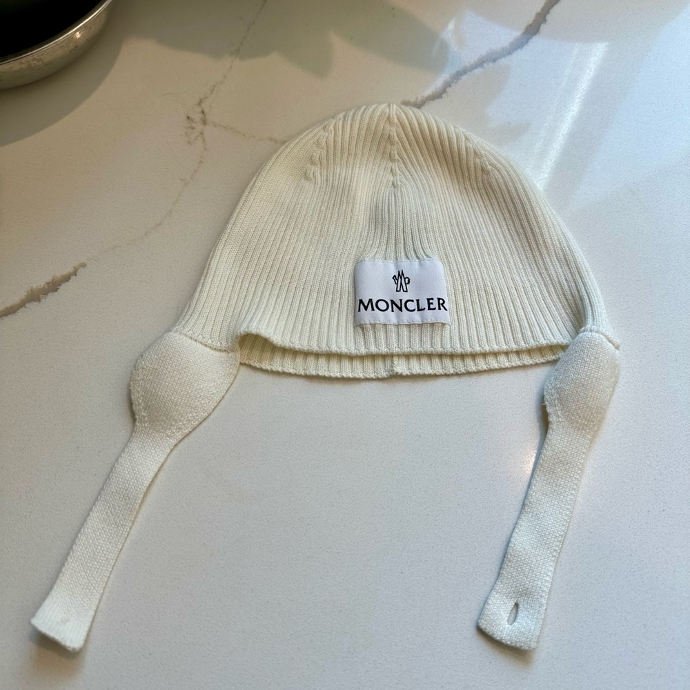 Moncler Enfant Logo Beanie w straps XS Off-white baby infant